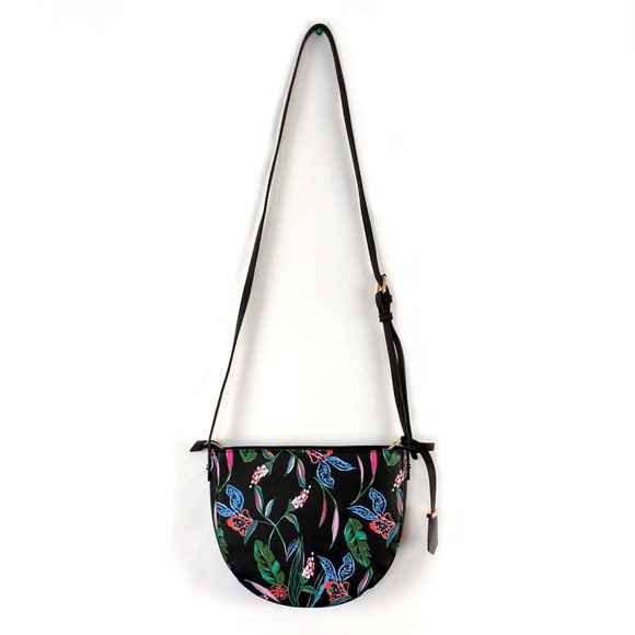 A NEW DAY Half Moon Crossbody A N
A N & style
Fau - Picture 2 of 6